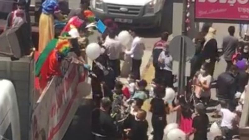 Uşak'ta ücretsiz balon izdihama neden oldu