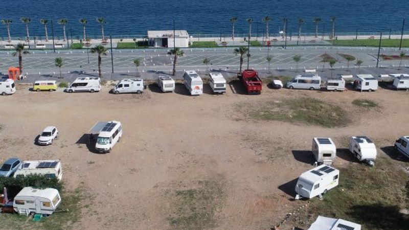 Denize sıfır noktalara yerleşen karavancılar sezonu açtı