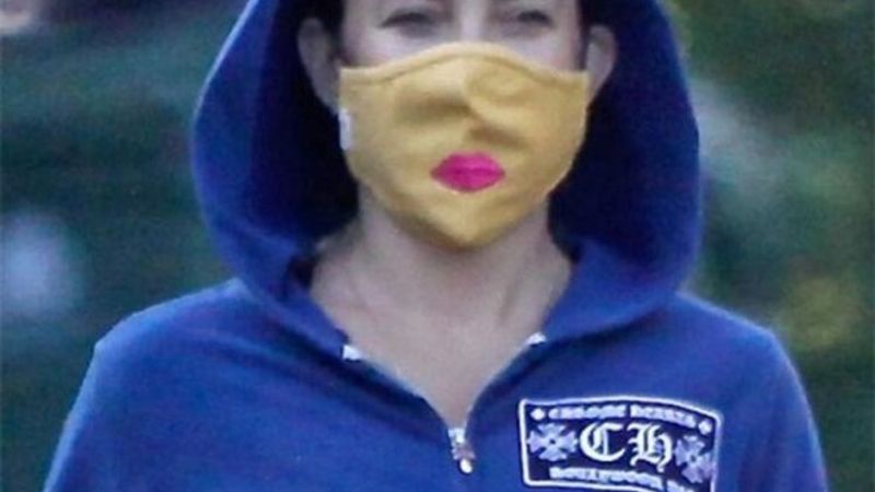 Kate Hudson'un öpücüklü maskesi