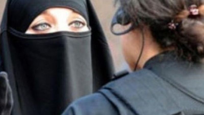 Fransa’da peçe ve maskeye yönelik para cezası tartışılıyor