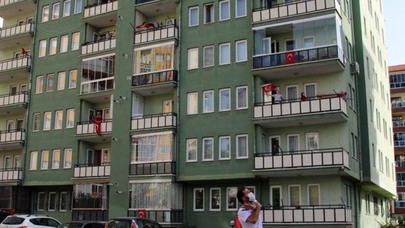 Uşaklılar balkonlarında egzersiz yaptı