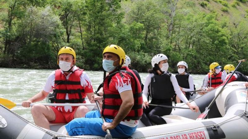 Tunceli'de rafting sezonu açıldı