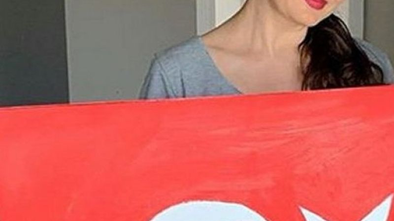 Nurgül Yeşilçay'ın bayrak çalışması