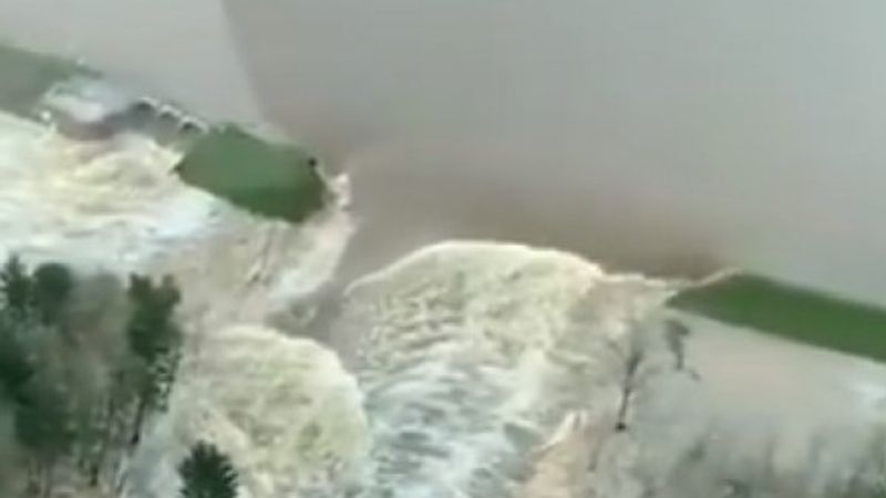 ABD'de 2 baraj çöktü, binlerce kişi tahliye edilecek