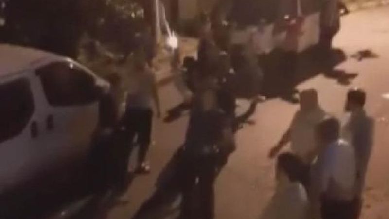 Sokak ortasındaki kavgada polis havaya ateş açtı