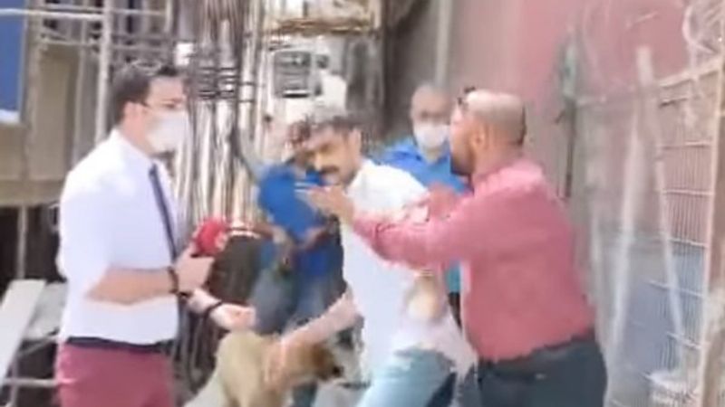 Sultangazi'de yolun ortasına dört katlı bina yapıldı