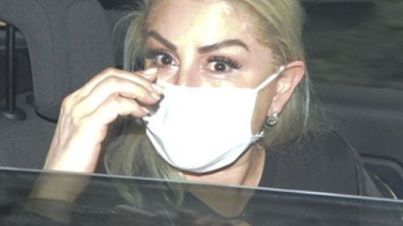 Muazzez Ersoy, köpeğiyle gezmeye çıktı