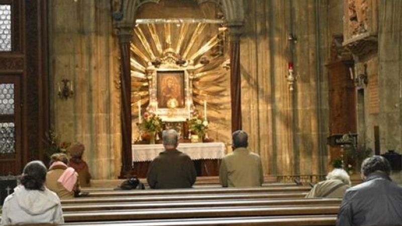 Almanya’da ayine katılan 40 kişiye korona bulaştı