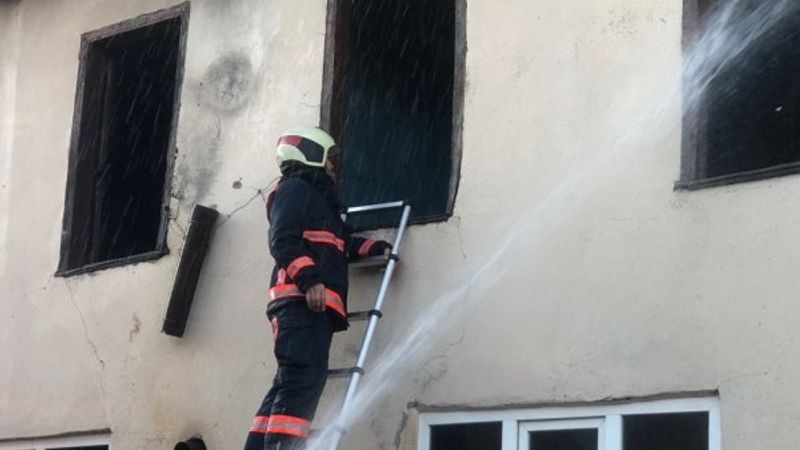 Bursa'da çıkan yangın bir evi küle çevirdi