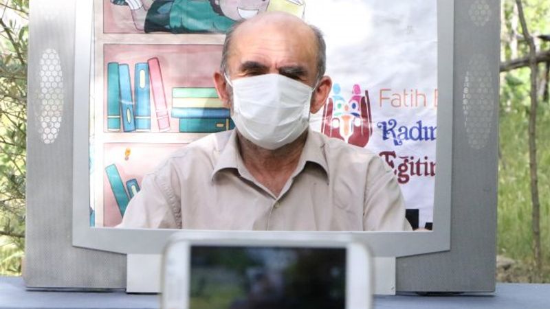 Yaptığı televizyon yayınıyla izleyenleri eğlendirdi