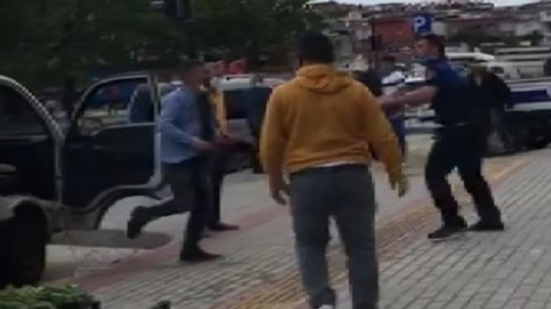 Bursa'da seyyar satıcılar zabıtaya saldırdı