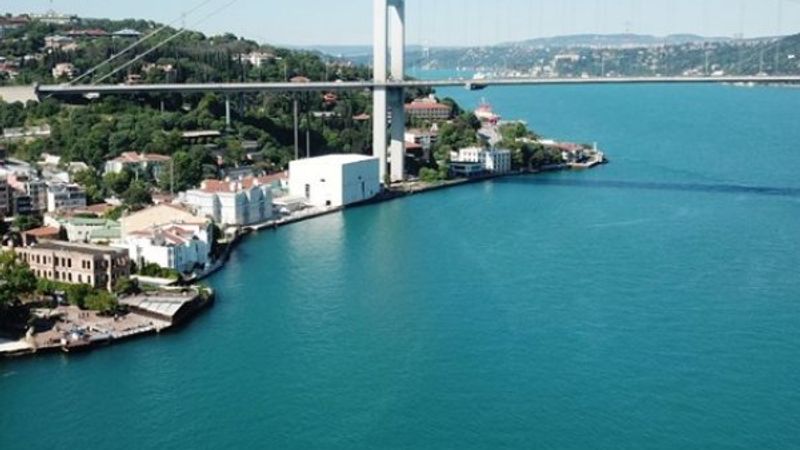 İstanbul Boğazı turkuaza döndü