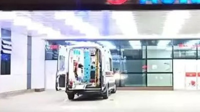 Cinsel organını kesti, pişman olup hastaneyi aradı