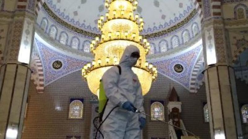 Bursa'da dezenfekte edilen camiler ibadete hazır