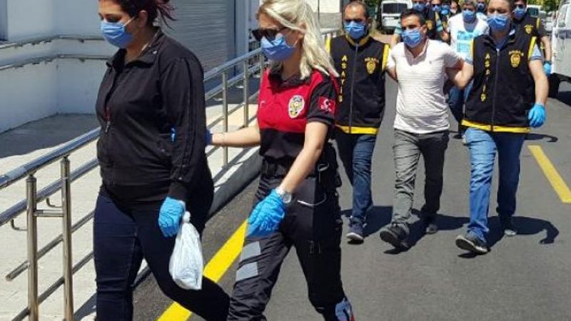 Adana'da arkadaşlarına görümcesinin evini soydurttu