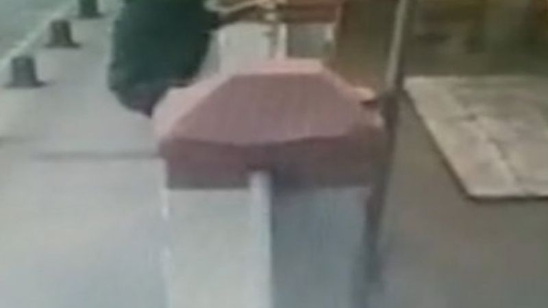 İstanbul'da kilise haçını söken şüpheli yakalandı