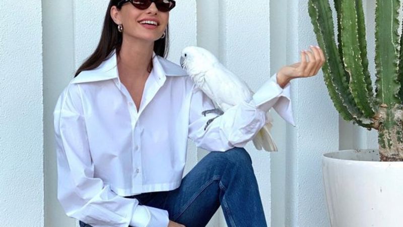 Yasemin Özilhan'dan papağanlı kombin