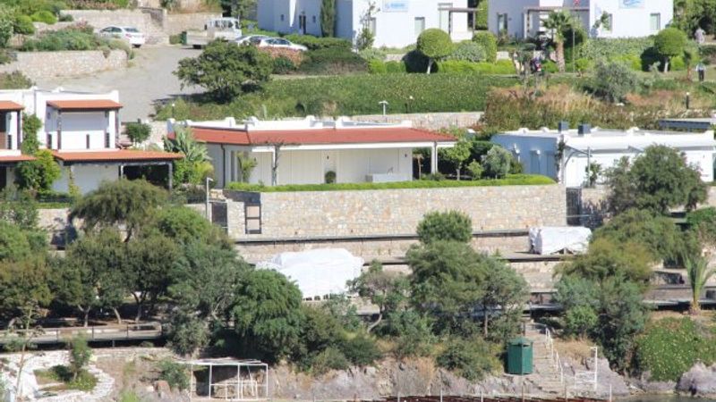 Yılmaz Özdil milyon dolarlık evini yıkıyor