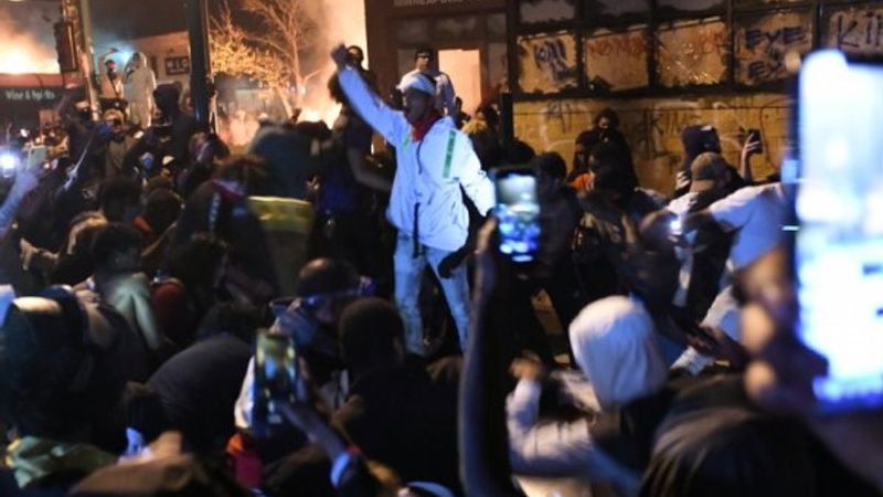 ABD basınının tek gündemi şiddetli protestolar