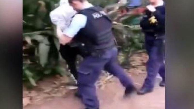 Avustralya’da 17 yaşındaki siyahi gence gözaltı