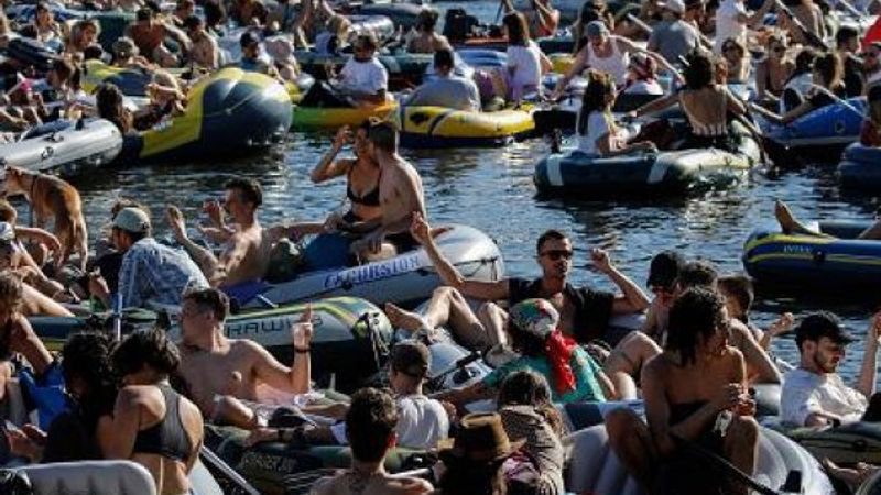 Berlin’de protesto gösterisi partiye dönüştü