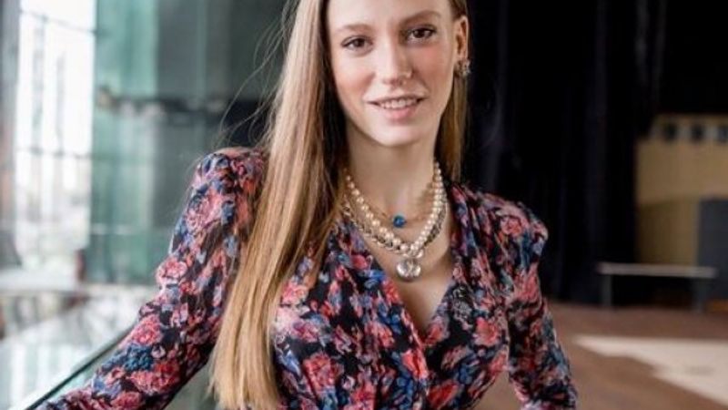 Serenay Sarıkaya'dan koronavirüs kuralları