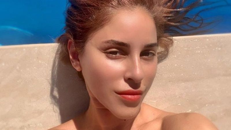 Irmak Ünal'dan havuz başı pozu