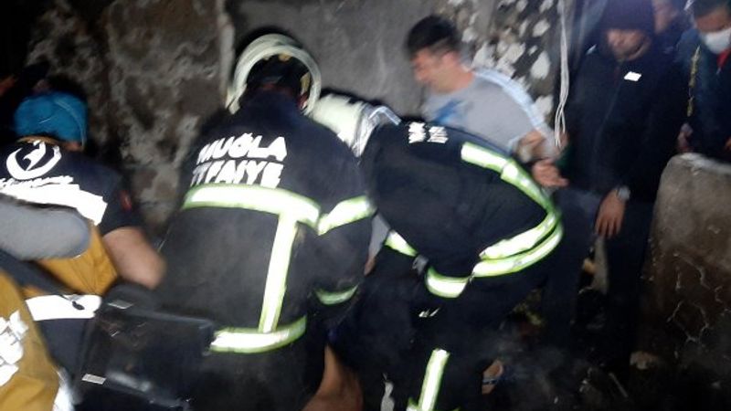 Muğla'da kendini içeri kilitleyip, evi ateşe verdi