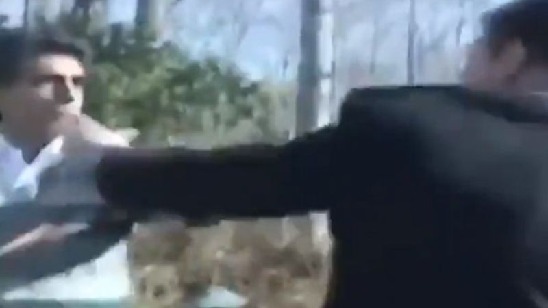 Uğur Dündar'ın mikrofonla adam dövdüğü röportaj