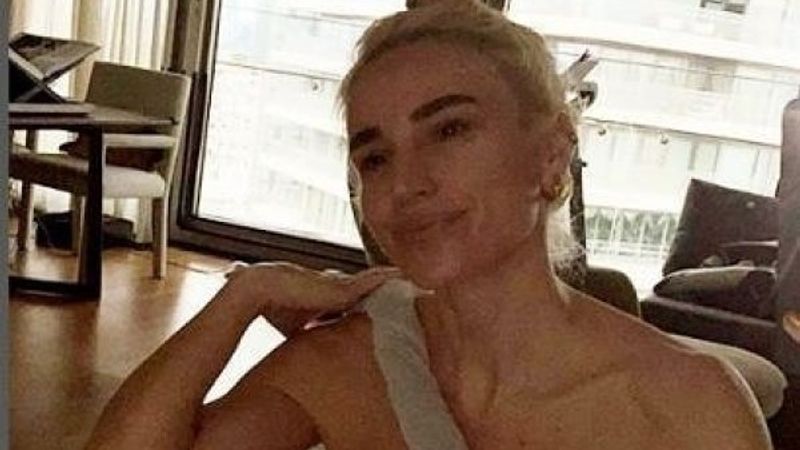 Gülşen'in karantina elbisesi