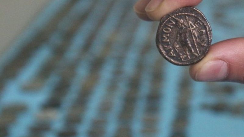 Manisa'da durdurulan araçta yüzlerce tarihi eser bulundu