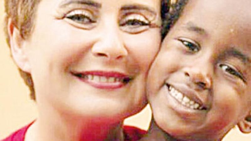 Esra Akkaya: Rengini sevdiğim evladım