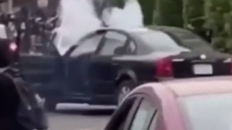 ABD'de eylemci havai fişeği aracın içine attı