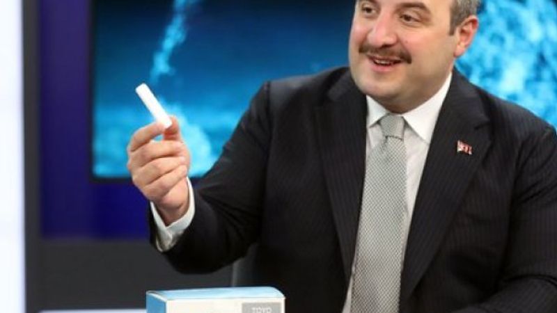 Bakan Varank, canlı yayında korona tanı kitini tanıttı