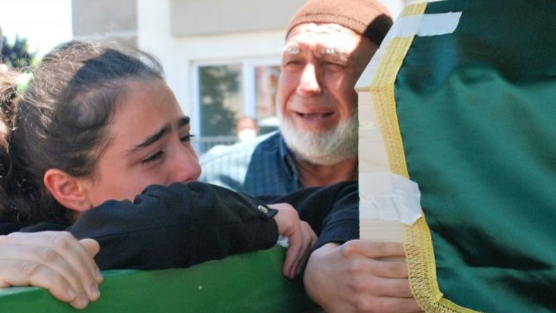 Platonik aşığı tarafından öldürülen kadın, defnedildi