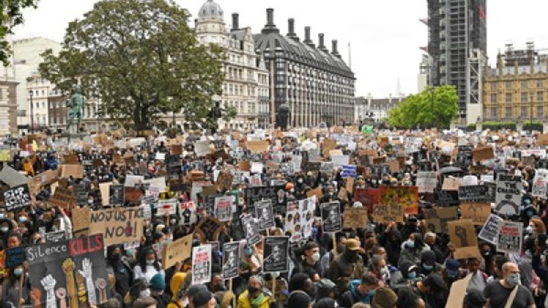 Londra'da yüz binler George Floyd için sokaklarda