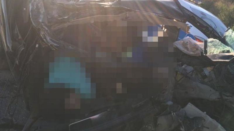 TEM’de otomobil tıra çarptı: 3 ölü, 1 kişi yaralandı