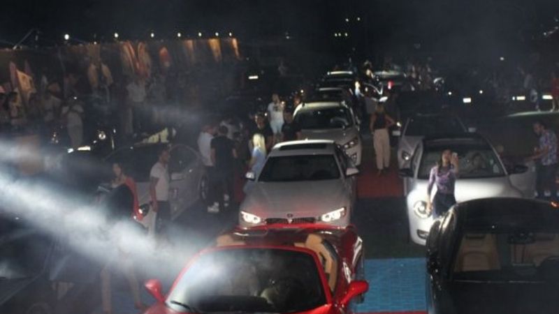 Alanya'da otomobili olanların girdiği parti