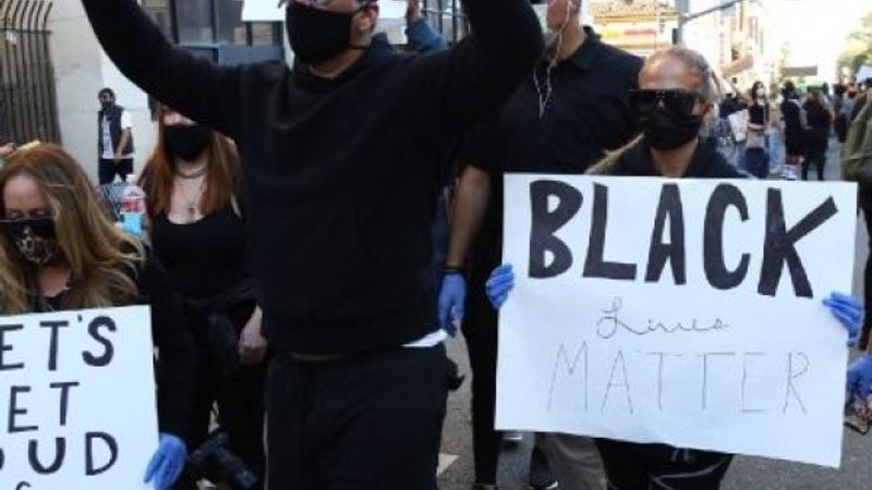 Jennifer Lopez, George Floyd protestosunda