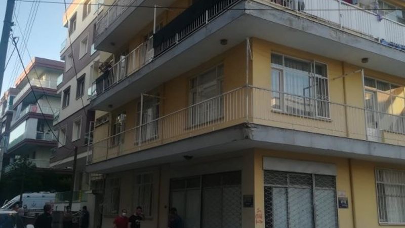 İzmir’de karısını bıçaklayarak öldüren şahıs tutuklandı