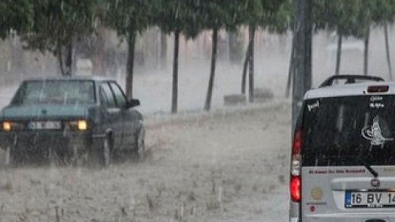 Kütahya'da dolu ve sel hayatı olumsuz etkiledi