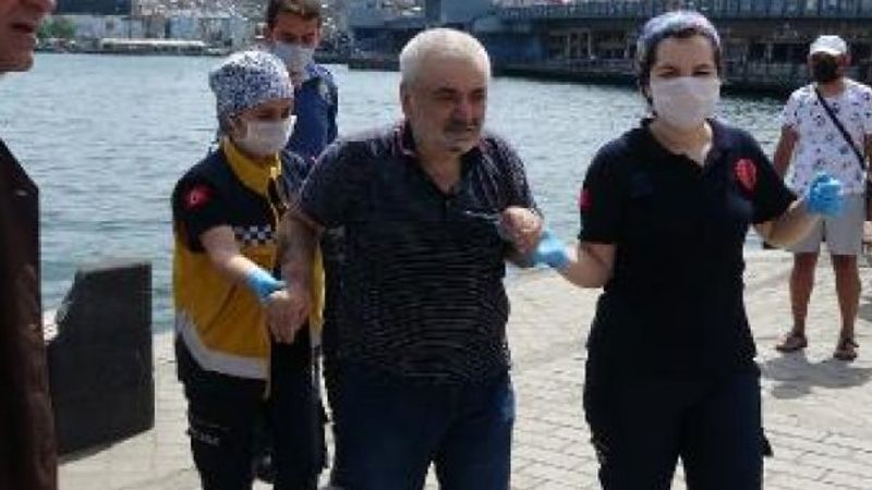 İstanbul'da başı dönen yaşlı adam, denize düştü