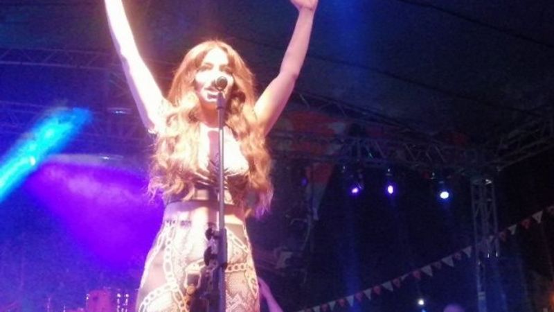 Şarkıcı Lara’ya Alanya’da otomobil çarptı