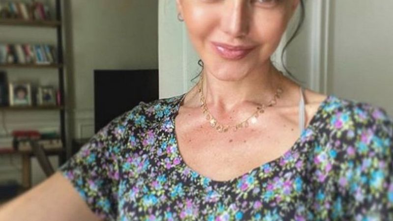 Hande Ataizi'den ev pozu