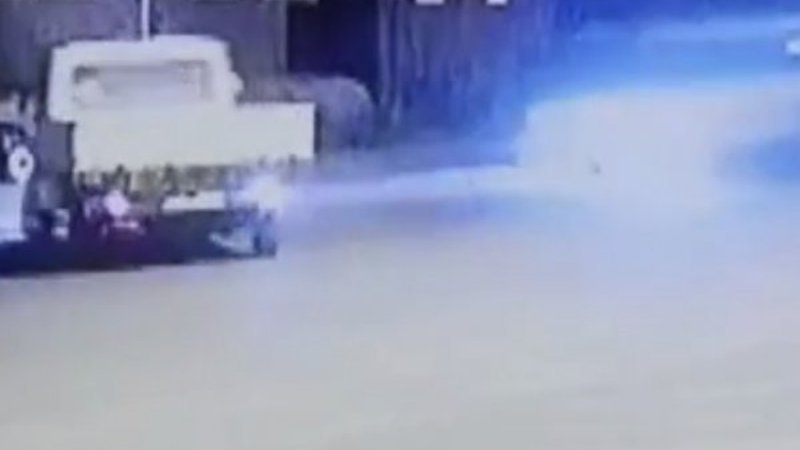 Bursa'da kamyonet ile hafif ticarinin çarpışma anı