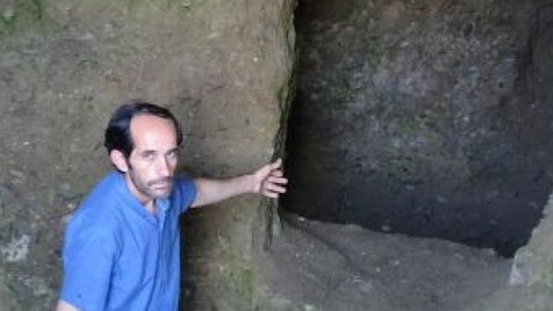 Aydın'da defineciler asırlık mezarları tahrip etti