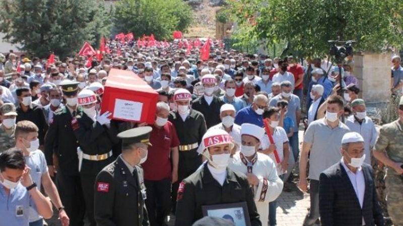İdlib şehidinin cenaze töreninde PKK'ya lanet yağdırıldı