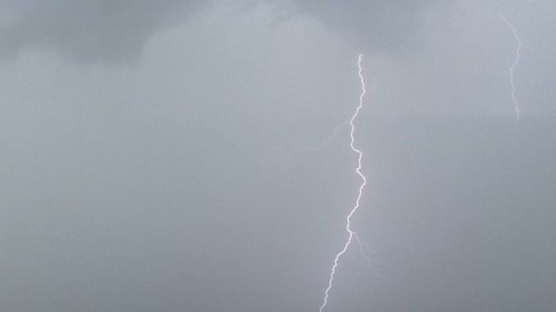 Eskişehir’de şimşekler gökyüzünü aydınlattı