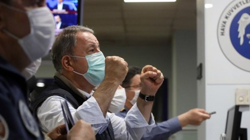 Milli Savunma Bakanı Hulusi Akar, Harekat Merkezi'nde