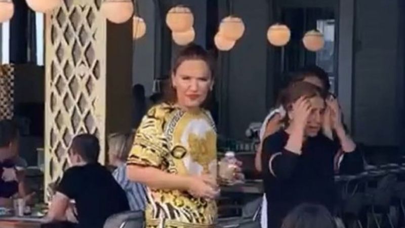 Demet Akalın'dan mekan açıklaması